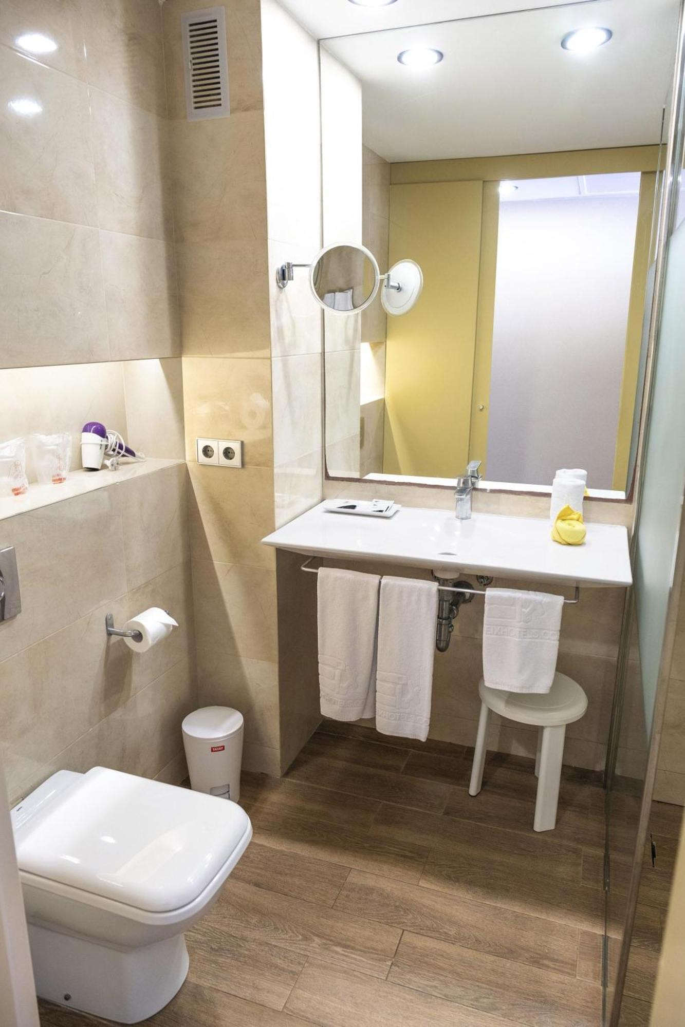 Twin Room,1638476584:JPEG